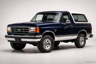 Ford Bronco in Antimatter Blue