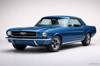 Ford Mustang in Atlas Blue