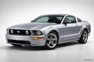 Ford Mustang in Iconic Silver