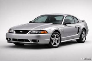 Ford Mustang in Iconic Silver
