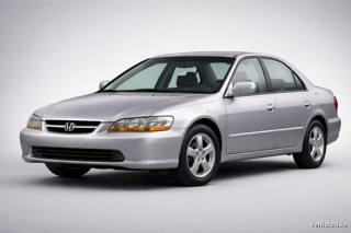 Honda Accord in Lunar Silver Metallic