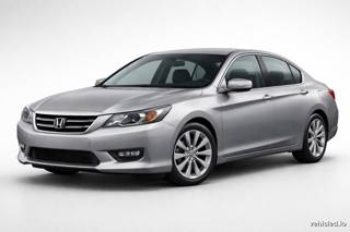 Honda Accord in Lunar Silver Metallic