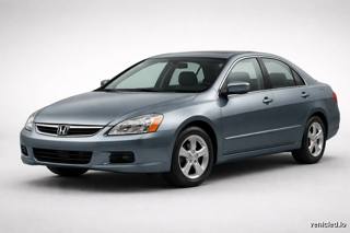 Honda Accord in Sonic Grey Pearl