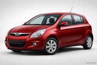 Hyundai i20 in Berry Red Metallic