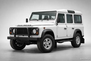 Land Rover Defender in Fuji White