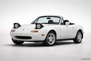Mazda MX-5 Miata in Arctic White