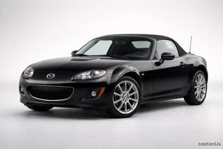 Mazda MX-5 Miata in Jet Black