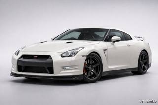 Nissan GT-R in Pearl White