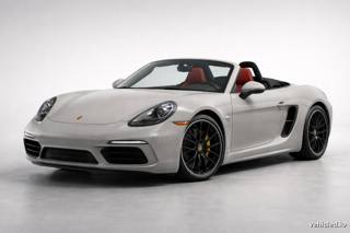 Porsche 718 Boxster in Chalk