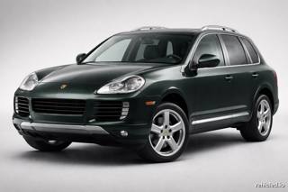 Porsche Cayenne in Python Green
