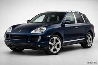 Porsche Cayenne in Moonlight Blue