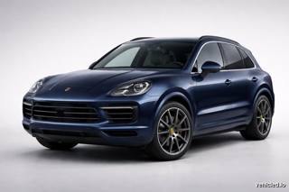 Porsche Cayenne in Moonlight Blue