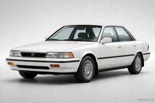 Toyota Camry in Wind Chill Pearl