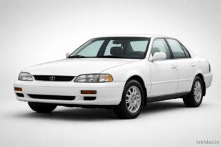 Toyota Camry in Super White