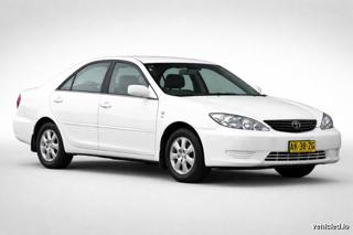 Toyota Camry in Super White