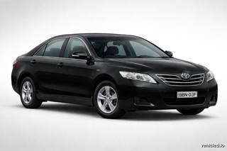 Toyota Camry in Midnight Black Metallic