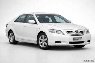 Toyota Camry in Wind Chill Pearl