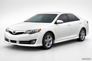 Toyota Camry in Wind Chill Pearl
