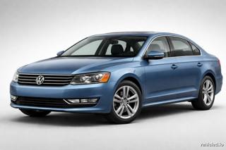 Volkswagen Passat in Aquarius Blue Metallic