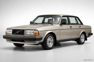 Volvo 240 in Champagne Metallic