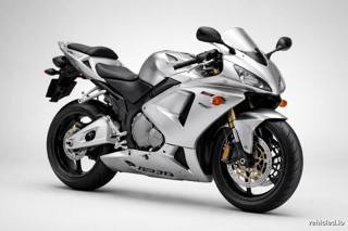 Honda CBR600RR in Lunar Silver Metallic