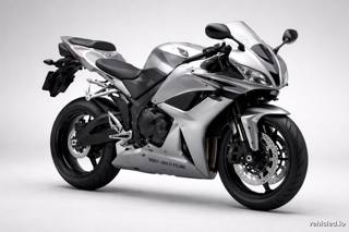 Honda CBR600RR in Lunar Silver Metallic