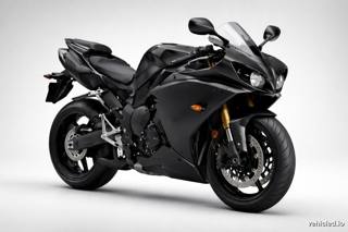 Yamaha YZF-R1 in Matte Raven Black