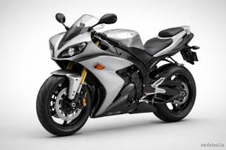Yamaha YZF-R1 in Matte Silver
