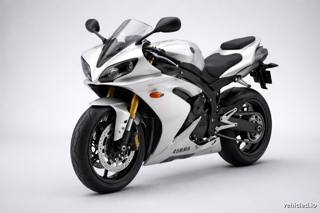 Yamaha YZF-R1 in Pearl White