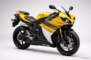 Yamaha YZF-R1 in Yellow