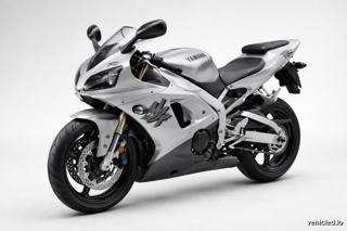 Yamaha YZF-R1 in Matte Silver