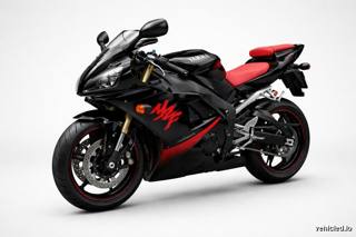 Yamaha YZF-R1 in Raven